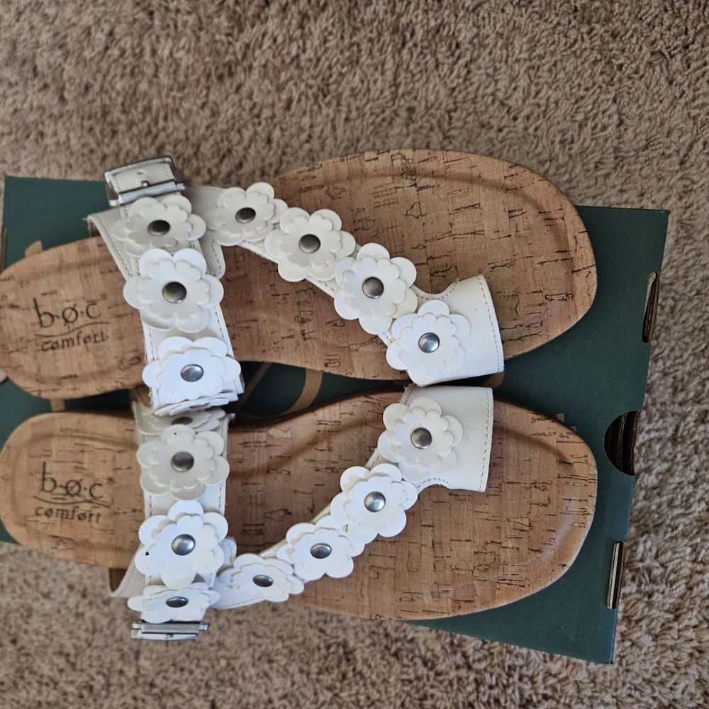 B.O.C White Floral Sandals